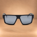 Occhiali Equestro Sunniva Black Matt Silver su sfondo beige
